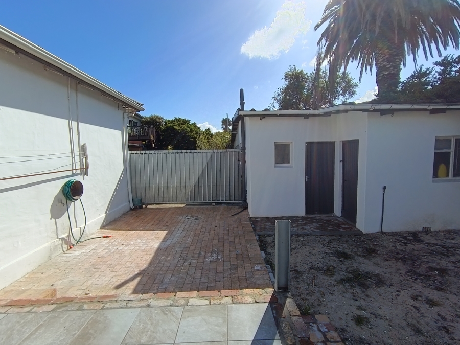To Let 4 Bedroom Property for Rent in Lochnerhof Western Cape